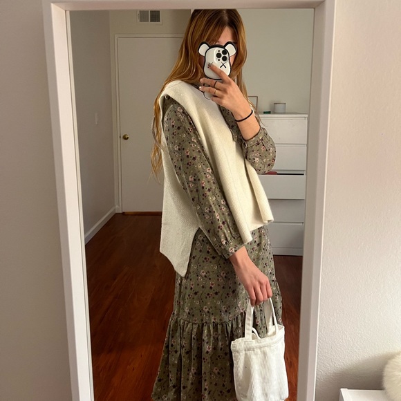 Floral Patterned Dress with Ribbon - Picture 4 of 5